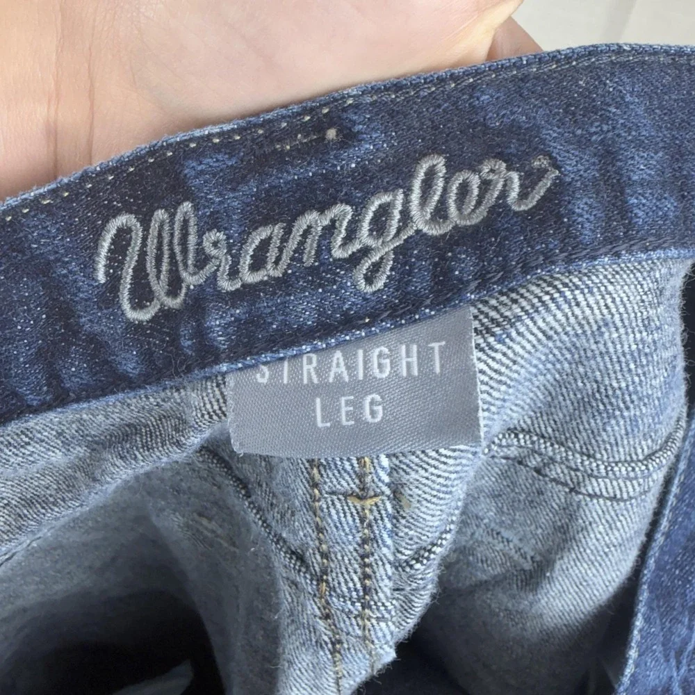 Wrangler Jeans Mens 38x34 Blue Medium Wash Regular Fit Straight Denim WRT30DN